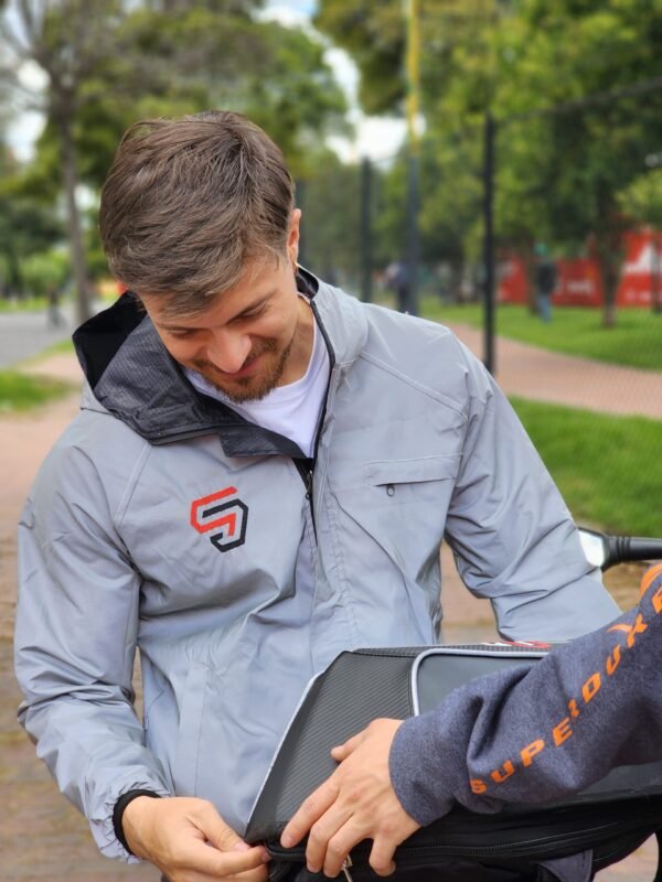 Chaqueta 100% impermeable, reflectiva, doble faz